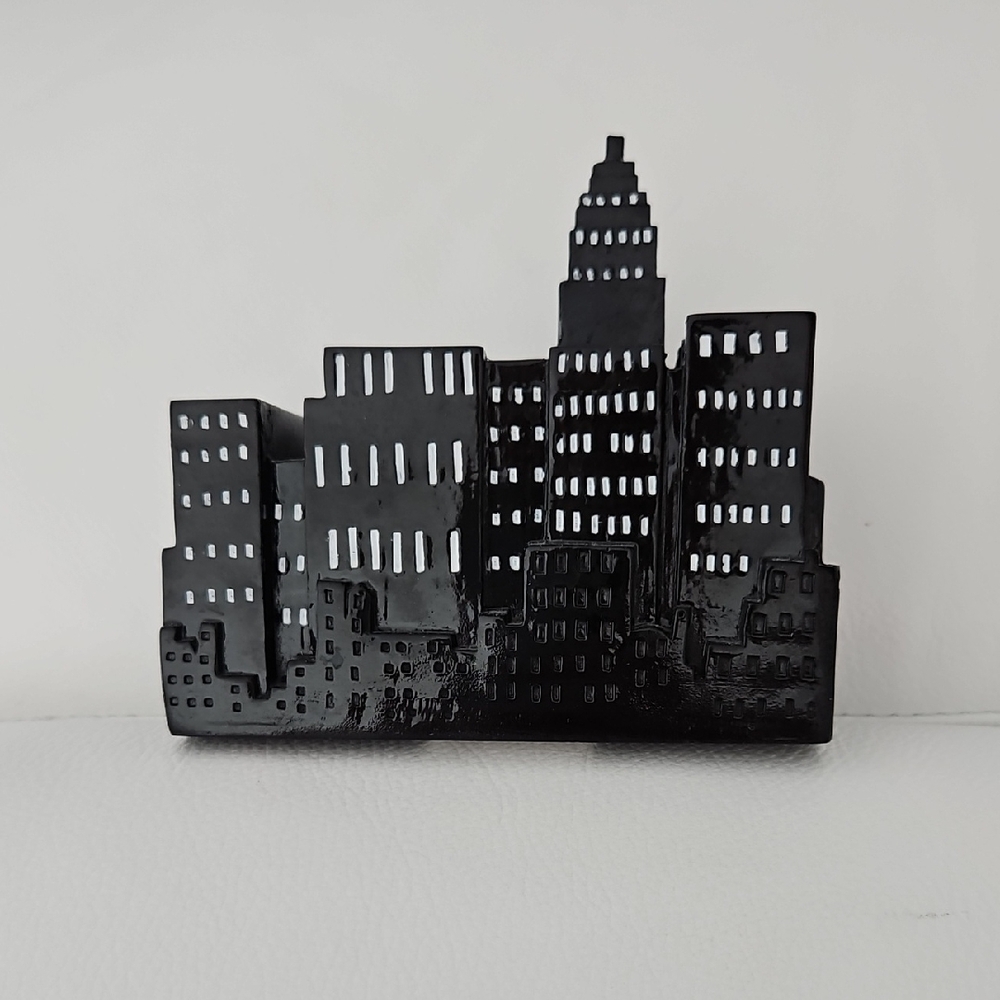 Fun Black Chlie Brand Plastic City Skyline Toothbrush Holder.
